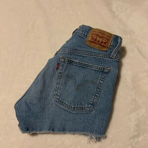 Levi shorts - size W26